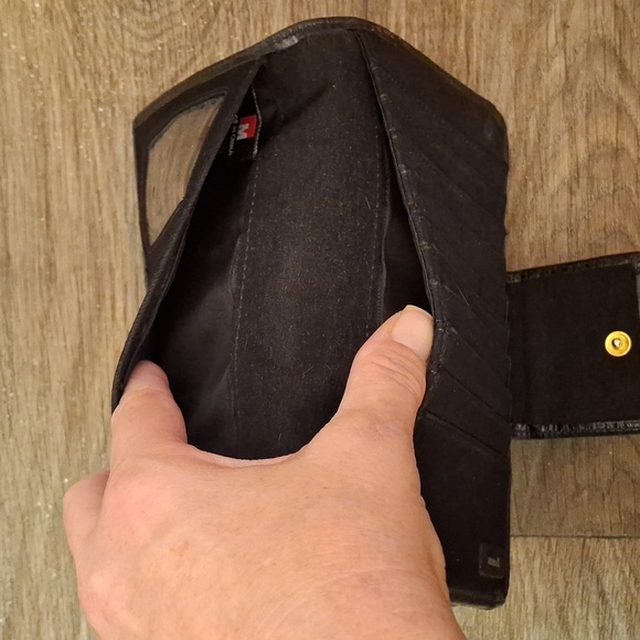 Mundi Black Italian Calfskin Leather 10 Card Slot Zippered Compartment Wallet. - Picture 8 of 10